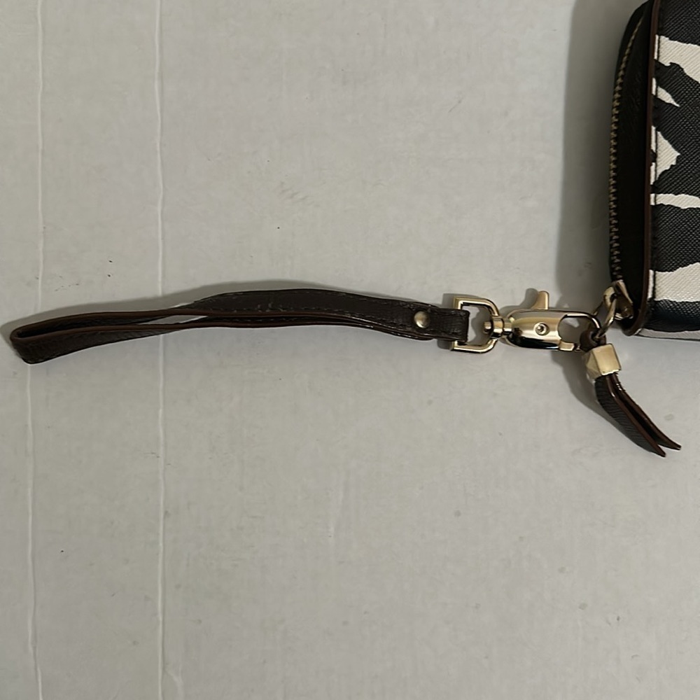 Stella & Dot The Chelsea Zip Zebra Printed Faux Leather Wallet/ WRISTLET - Picture 4 of 13